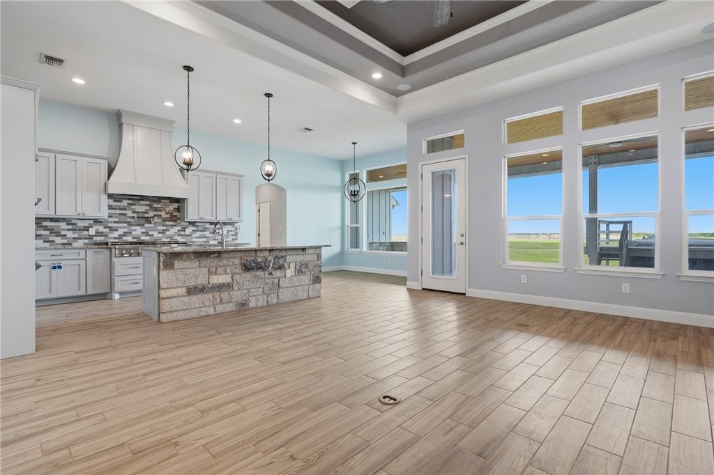 107 Sunrise Dr, Rockport, TX 78382 — photo 4