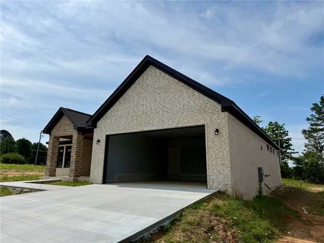 1305 Elk Horn Drive, Russellville, AR 72802