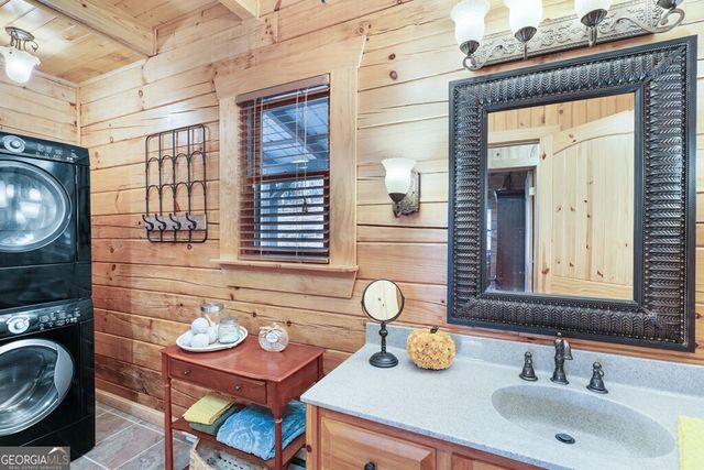 488 Smith Road, Brasstown, NC 28902