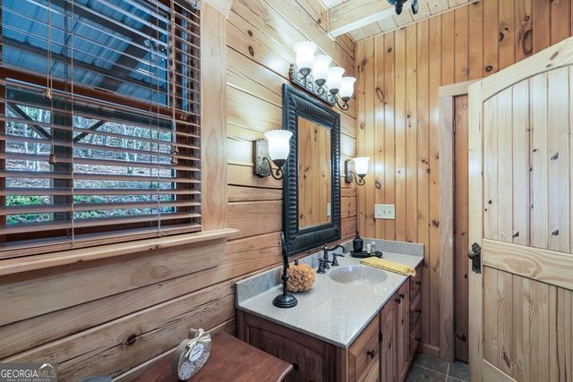 488 Smith Road, Brasstown, NC 28902