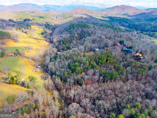 488 Smith Road, Brasstown, NC 28902
