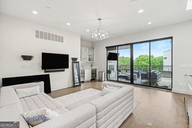 904 Lenox Boulevard NE, Atlanta, GA 30324