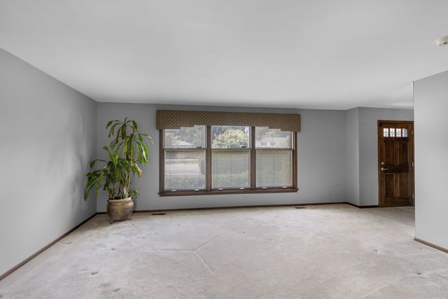 2621 Landwehr Road, Glenview, IL 60026