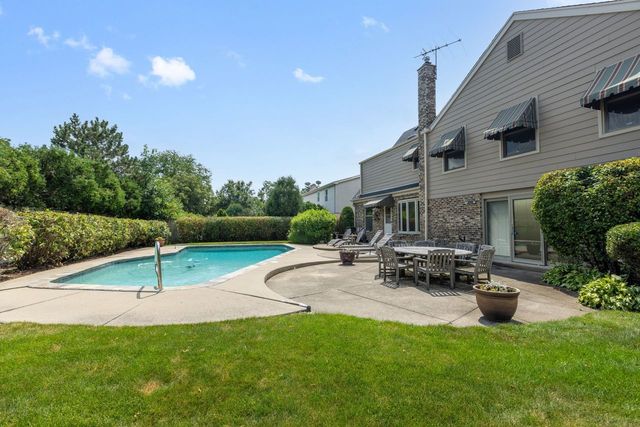 2621 Landwehr Road, Glenview, IL 60026