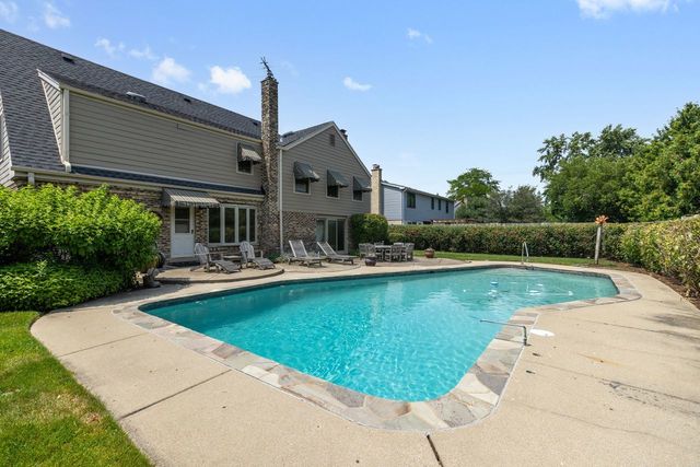 2621 Landwehr Road, Glenview, IL 60026
