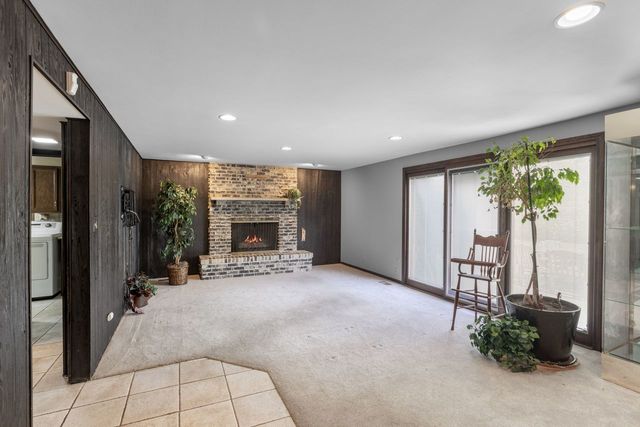 2621 Landwehr Road, Glenview, IL 60026