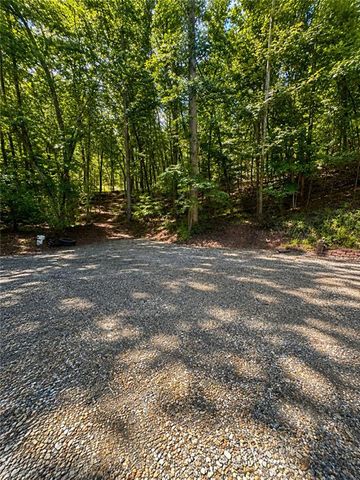 2261 Paradise Valley Road, Cleveland, GA 30528