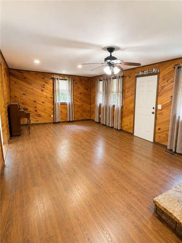 2261 Paradise Valley Road, Cleveland, GA 30528