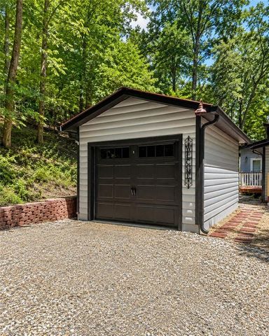 2261 Paradise Valley Road, Cleveland, GA 30528