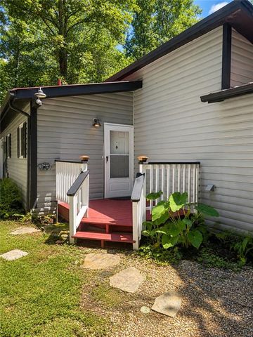 2261 Paradise Valley Road, Cleveland, GA 30528