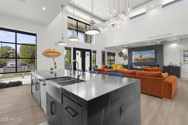 1807 E CAMPBELL Avenue, Phoenix, AZ 85016