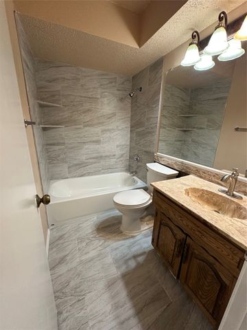 638 Grinnell Drive, Garland, TX 75043