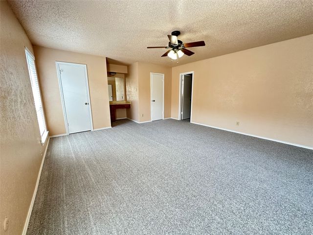 638 Grinnell Drive, Garland, TX 75043