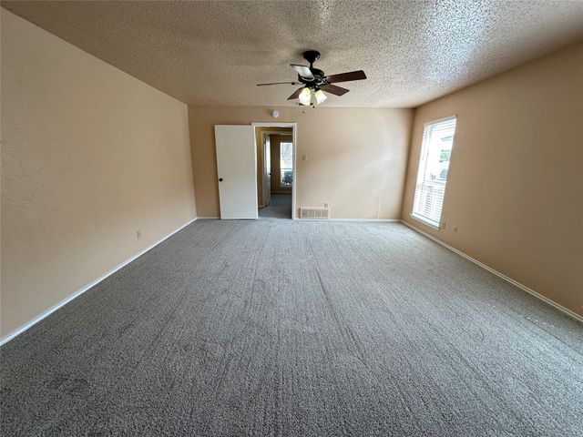 638 Grinnell Drive, Garland, TX 75043