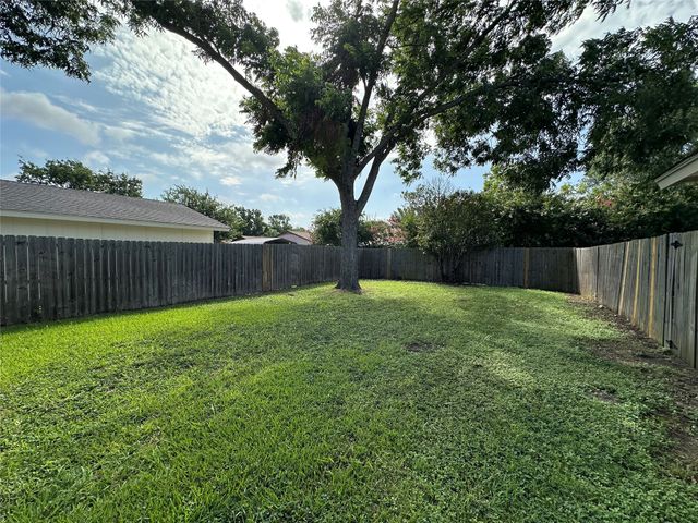 638 Grinnell Drive, Garland, TX 75043