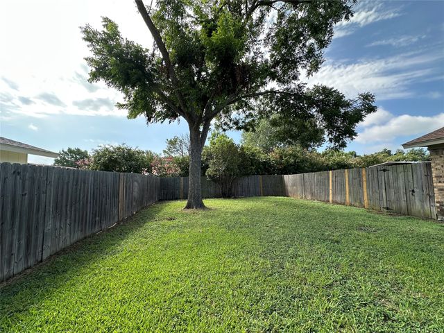 638 Grinnell Drive, Garland, TX 75043