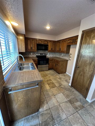 638 Grinnell Drive, Garland, TX 75043