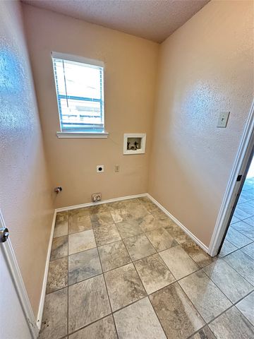 638 Grinnell Drive, Garland, TX 75043