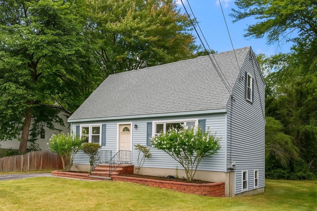 121 Dunbarton Road, Manchester, NH 03102