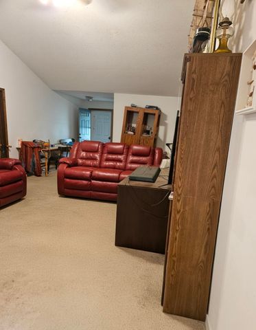 3459 West Camelot Street, Springfield, MO 65807