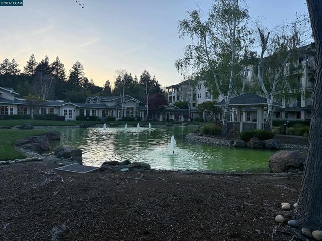 1860 TICE CREEK DR 1442, Walnut Creek, CA 94595