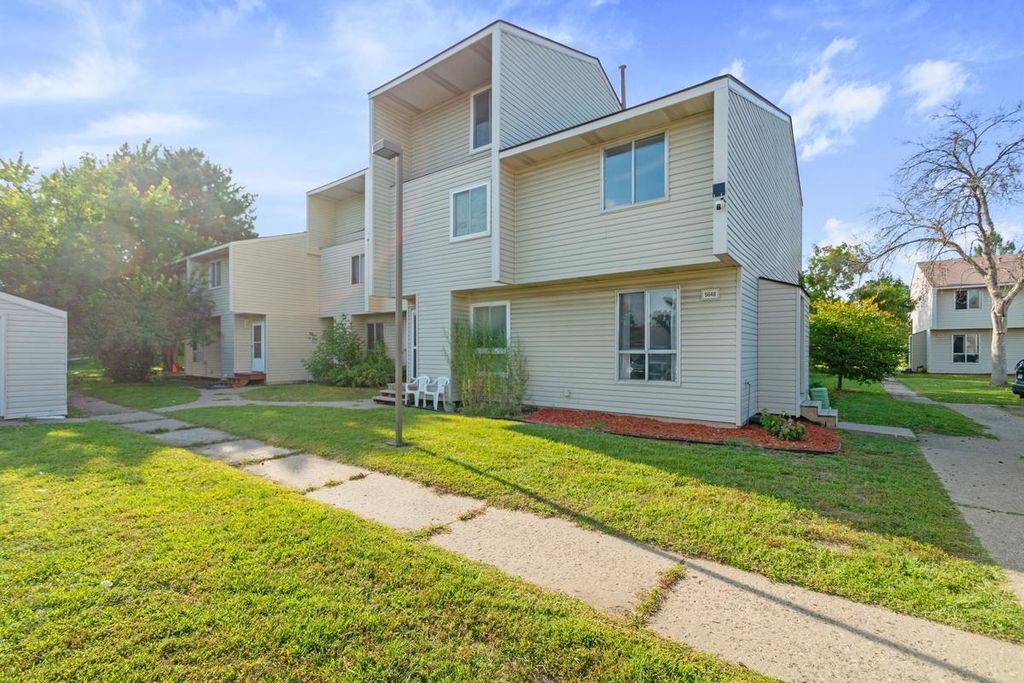 5648 Brookdale Drive N, Brooklyn Park, MN 55443