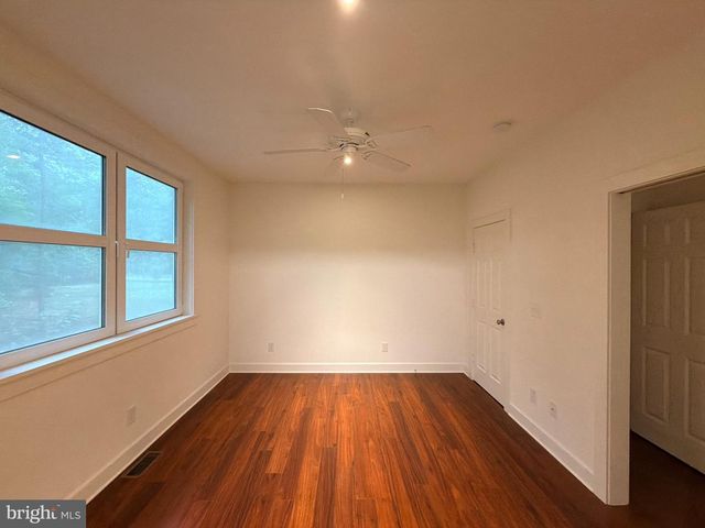 4 ROBIN RD, Stafford, VA 22554