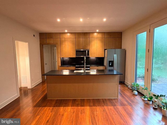 4 ROBIN RD, Stafford, VA 22554