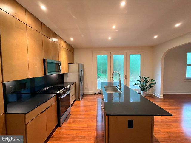 4 ROBIN RD, Stafford, VA 22554