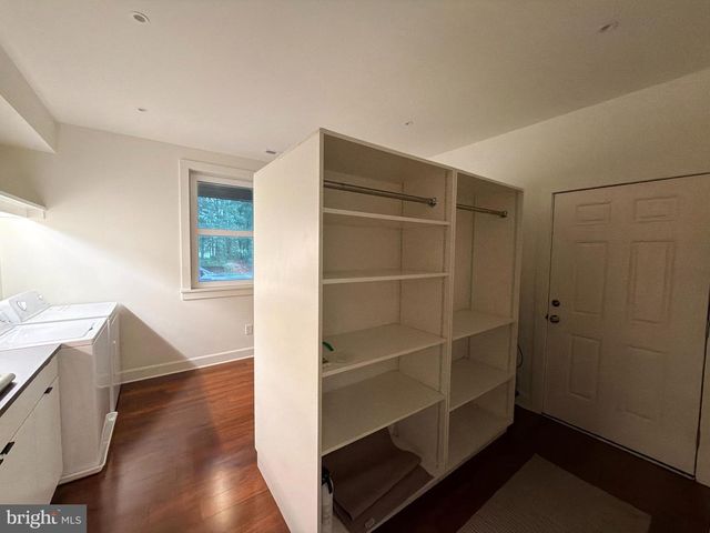 4 ROBIN RD, Stafford, VA 22554