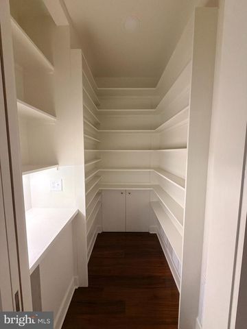 4 ROBIN RD, Stafford, VA 22554