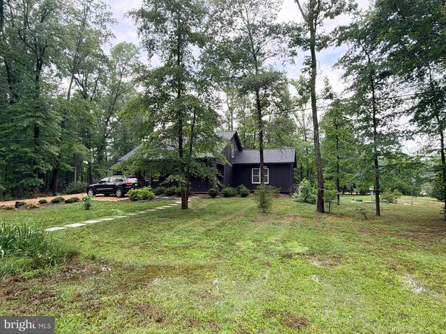 4 ROBIN RD, Stafford, VA 22554