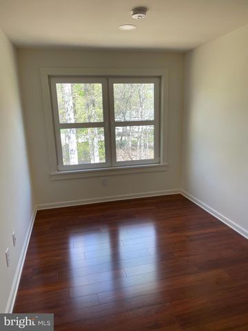 4 ROBIN RD, Stafford, VA 22554