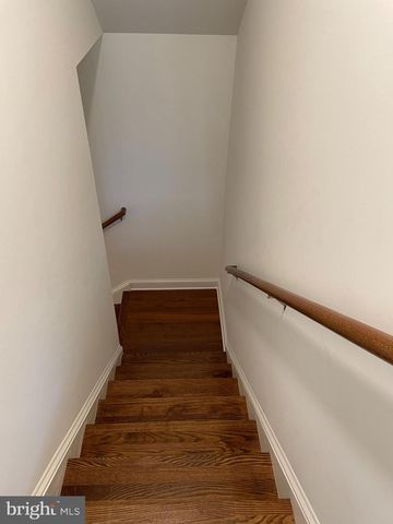 4 ROBIN RD, Stafford, VA 22554