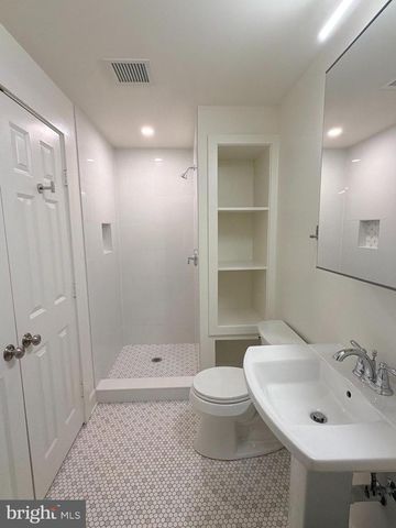 4 ROBIN RD, Stafford, VA 22554