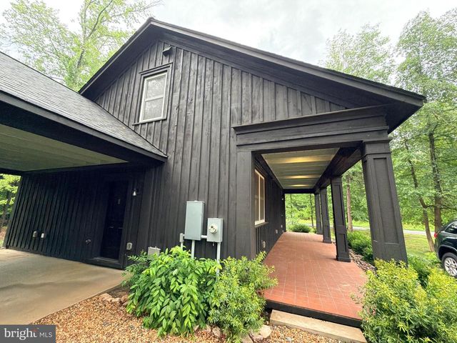 4 ROBIN RD, Stafford, VA 22554
