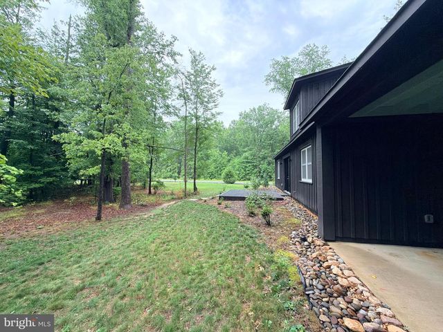4 ROBIN RD, Stafford, VA 22554