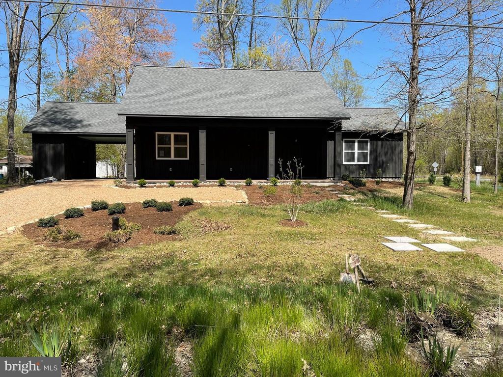 4 ROBIN RD, Stafford, VA 22554