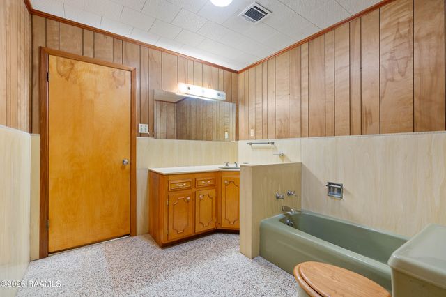 103 Saint Bernadette Drive, Lafayette, LA 70507