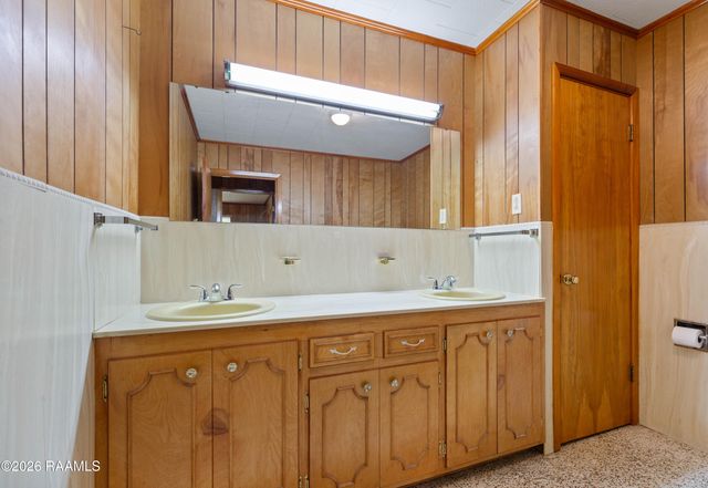 103 Saint Bernadette Drive, Lafayette, LA 70507