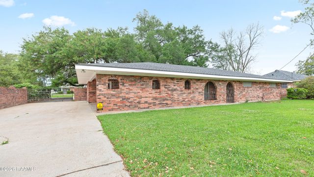 103 Saint Bernadette Drive, Lafayette, LA 70507