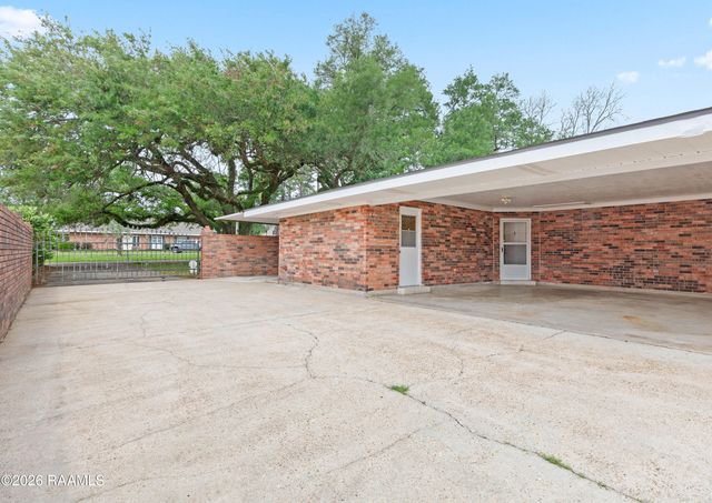 103 Saint Bernadette Drive, Lafayette, LA 70507
