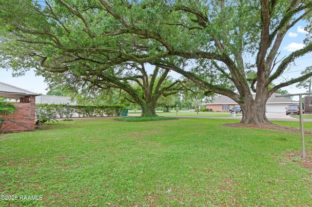103 Saint Bernadette Drive, Lafayette, LA 70507
