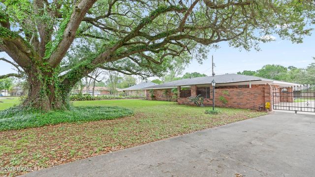 103 Saint Bernadette Drive, Lafayette, LA 70507