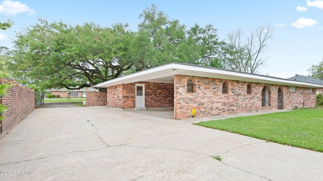 103 Saint Bernadette Drive, Lafayette, LA 70507