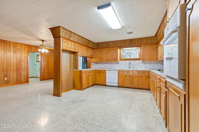 103 Saint Bernadette Drive, Lafayette, LA 70507