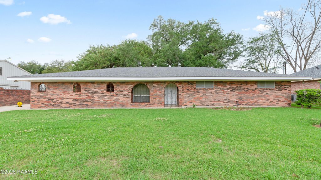 103 Saint Bernadette Drive, Lafayette, LA 70507