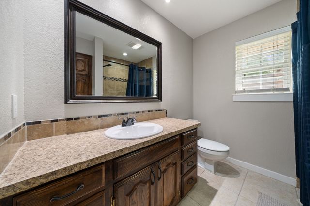 1814 Lakeridge Drive, Weatherford, TX 76087