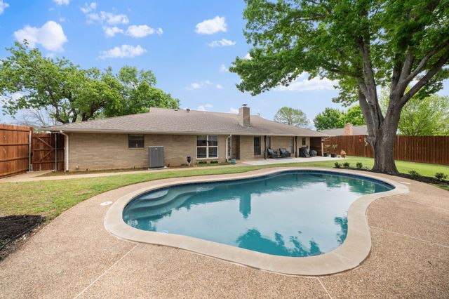 1814 Lakeridge Drive, Weatherford, TX 76087
