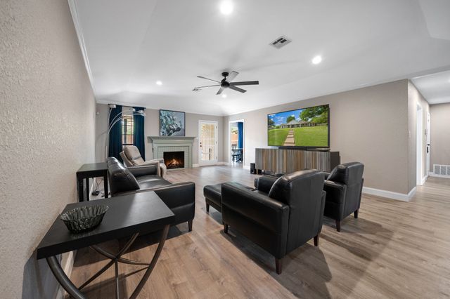 1814 Lakeridge Drive, Weatherford, TX 76087